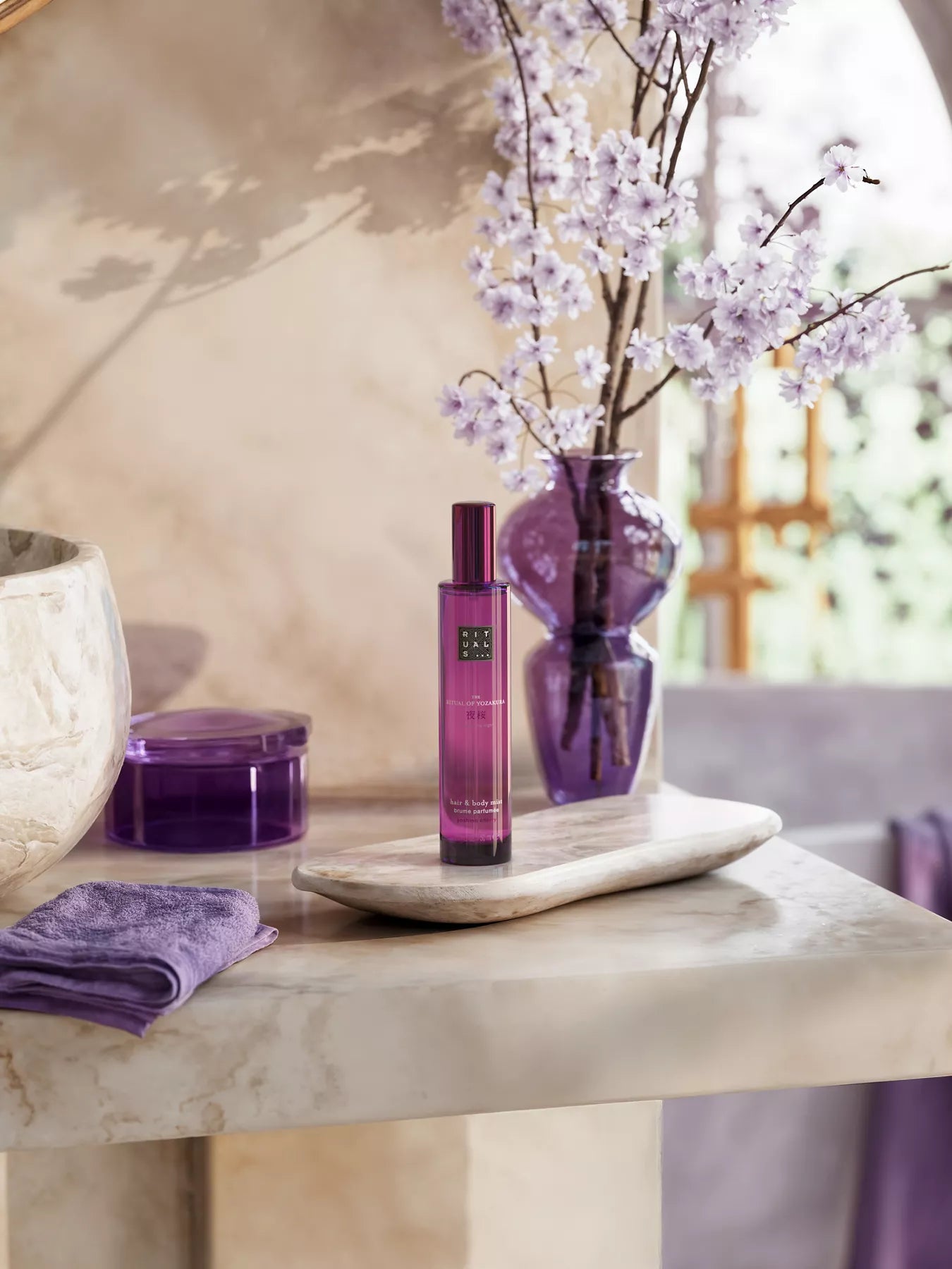 THE RITUAL OF YOZAKURA
brume parfumée pour le corps et les cheveux, 50 ml