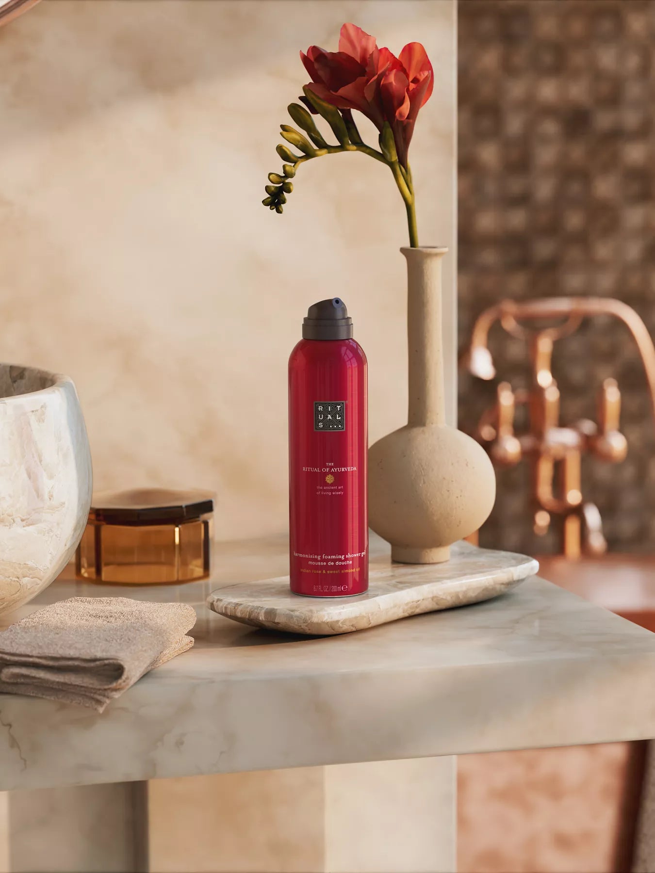 THE RITUAL OF AYURVEDA
Foaming Shower Gel – Mousse de douche (200 ml)