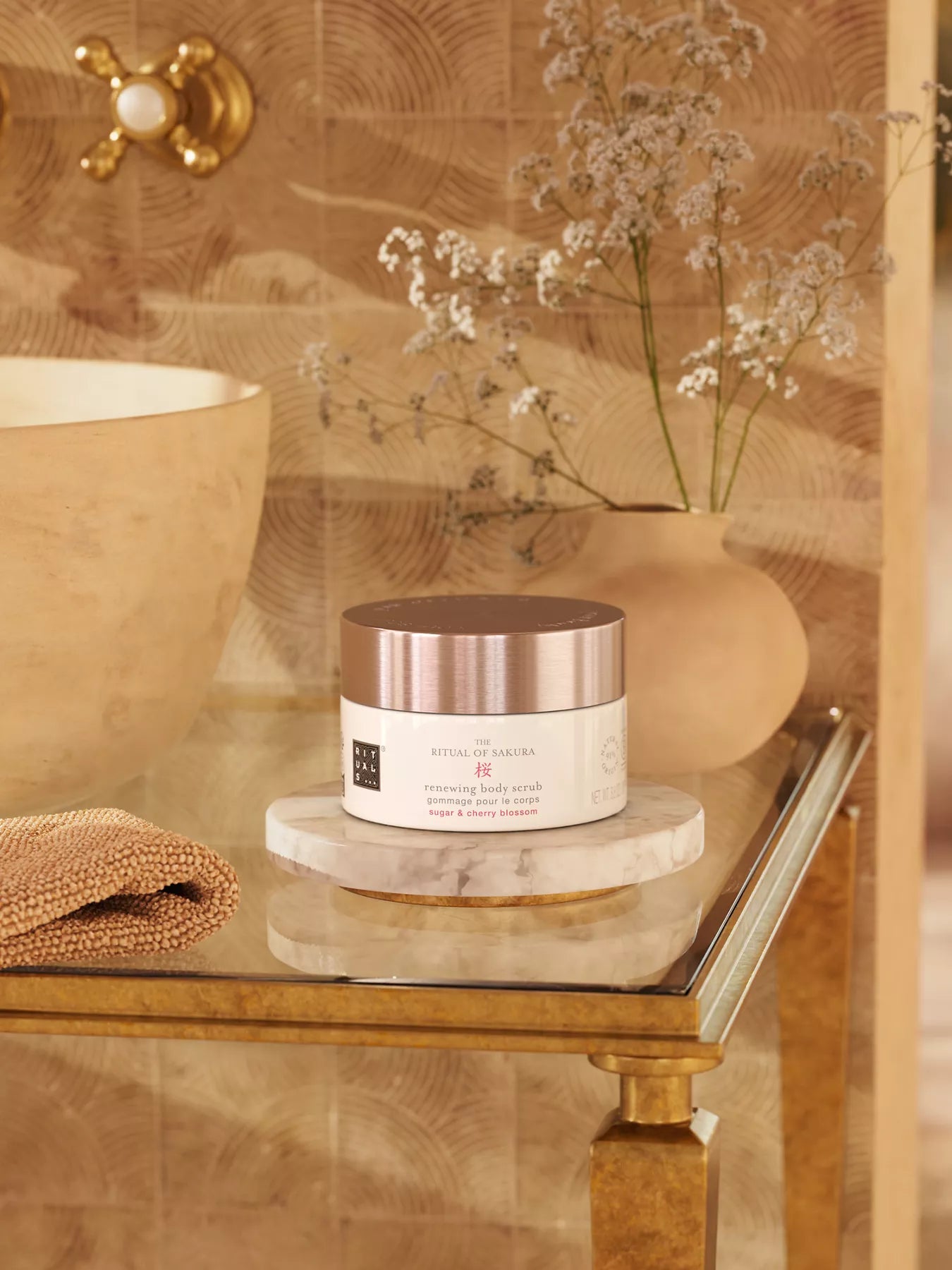 THE RITUAL OF SAKURA
Sugar Body Polish
gommage pour le corps, 250 gr