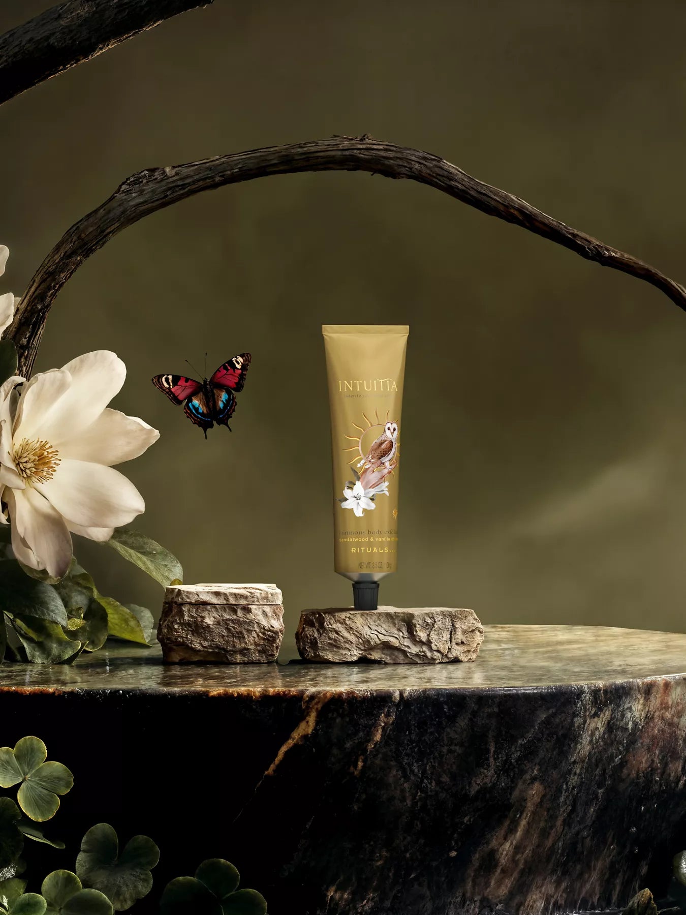 Rituals INTUITIA
Luminous Body Exfoliator – Exfoliant pour le corps (100 ml)
