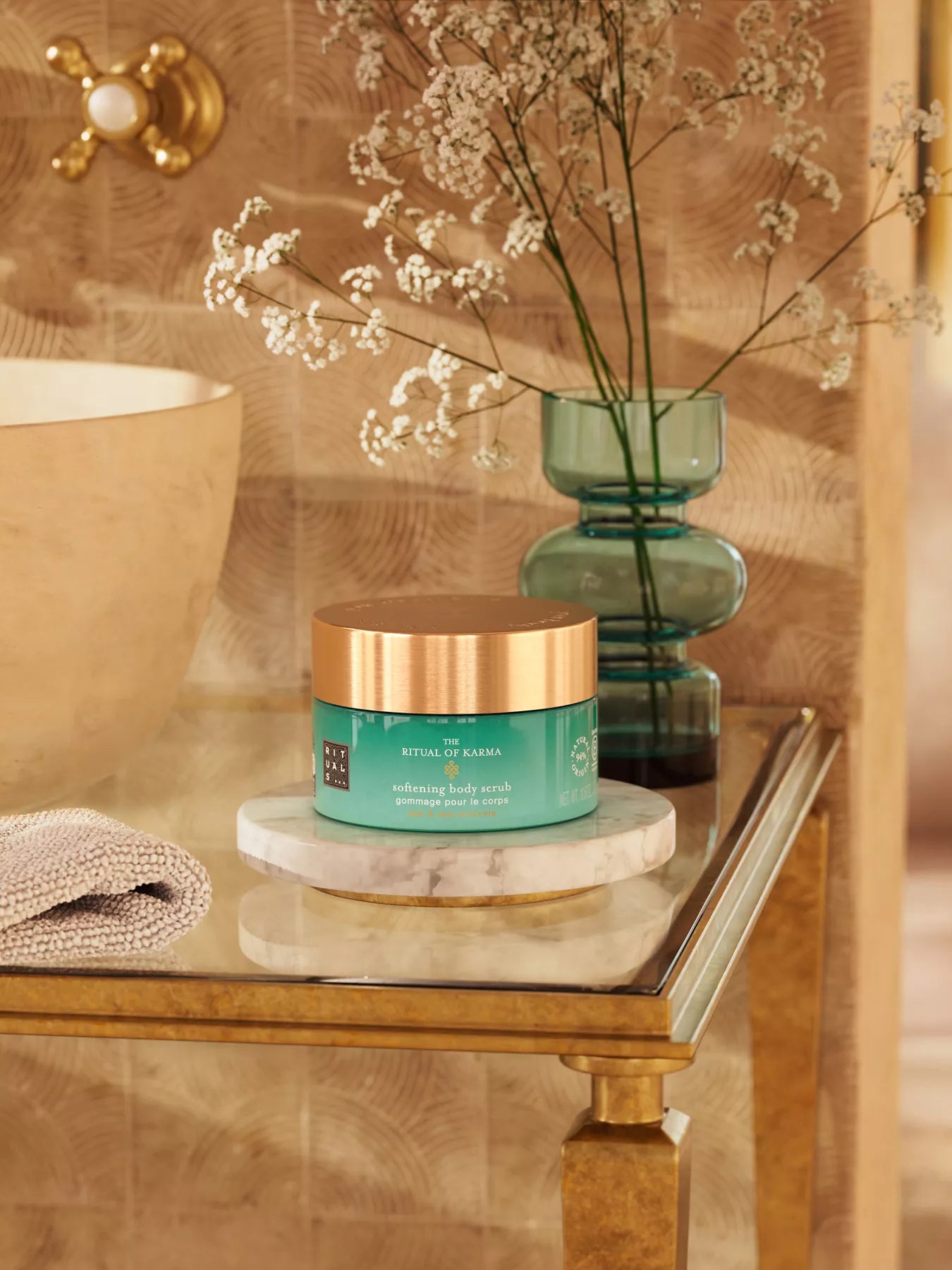 THE RITUAL OF KARMA
Salt Body Scrub
gommage pour le corps, 300 gr